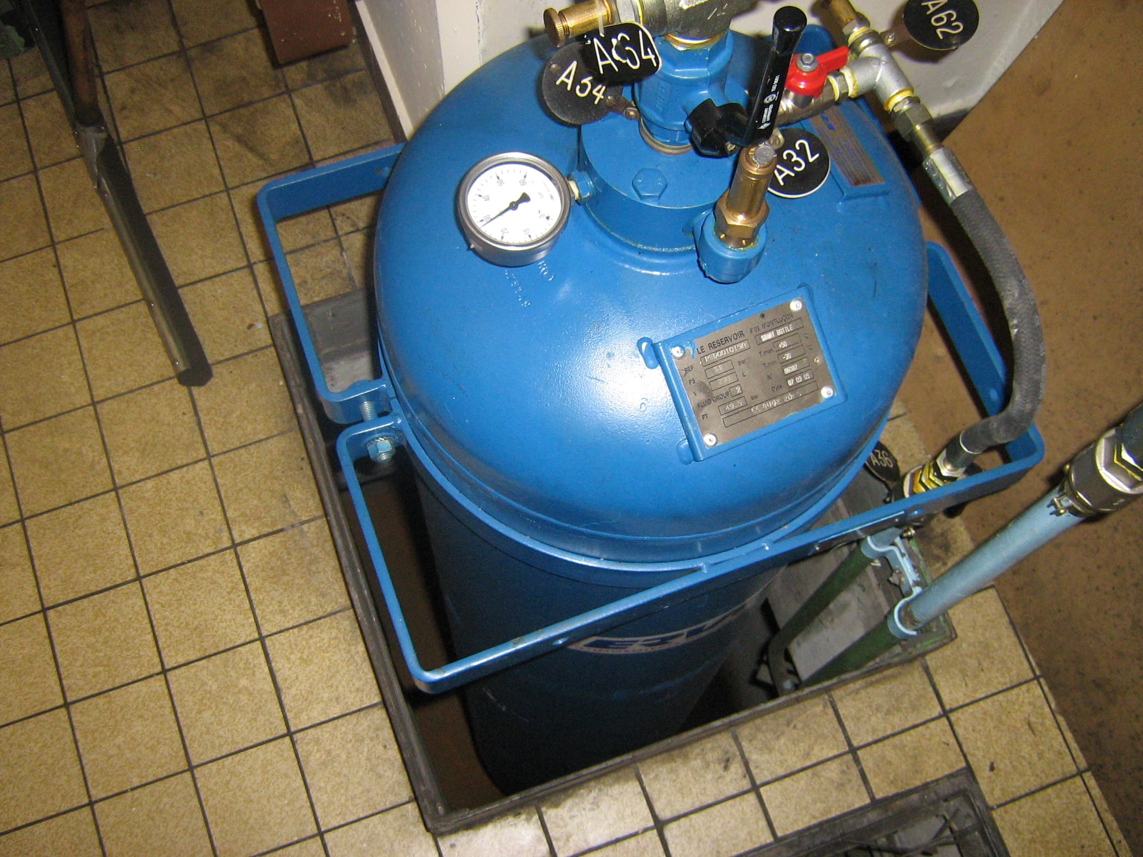 Compressed air receiver tank equipment photo